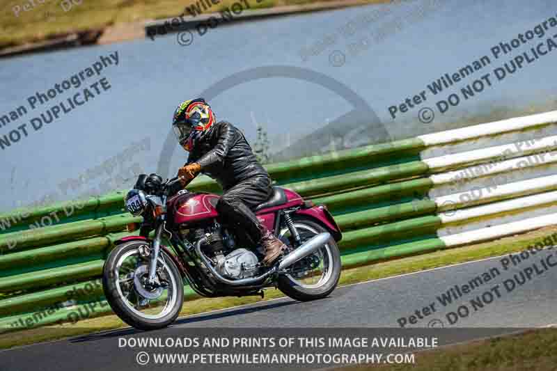 Vintage motorcycle club;eventdigitalimages;mallory park;mallory park trackday photographs;no limits trackdays;peter wileman photography;trackday digital images;trackday photos;vmcc festival 1000 bikes photographs